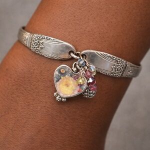 JSVR Jacqueline Smiley 925 Sterling Heirloom Heart Charm Bracelet
